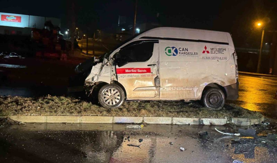 Afyonkarahisar’da kamyon ile minibüsün kavşakta çarpıştığı kaza saniye saniye güvenlik