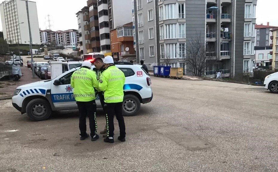 Bilecik’te seyir halinde kamyonet ile otomobil çarpışması sonucu meydana gelen