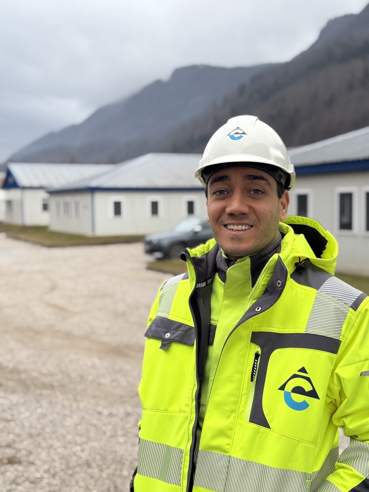 - Cengiz İnşaat Proje Müdürü Mert Çevik:
- "Üstyapı çalışmalarına odaklanarak