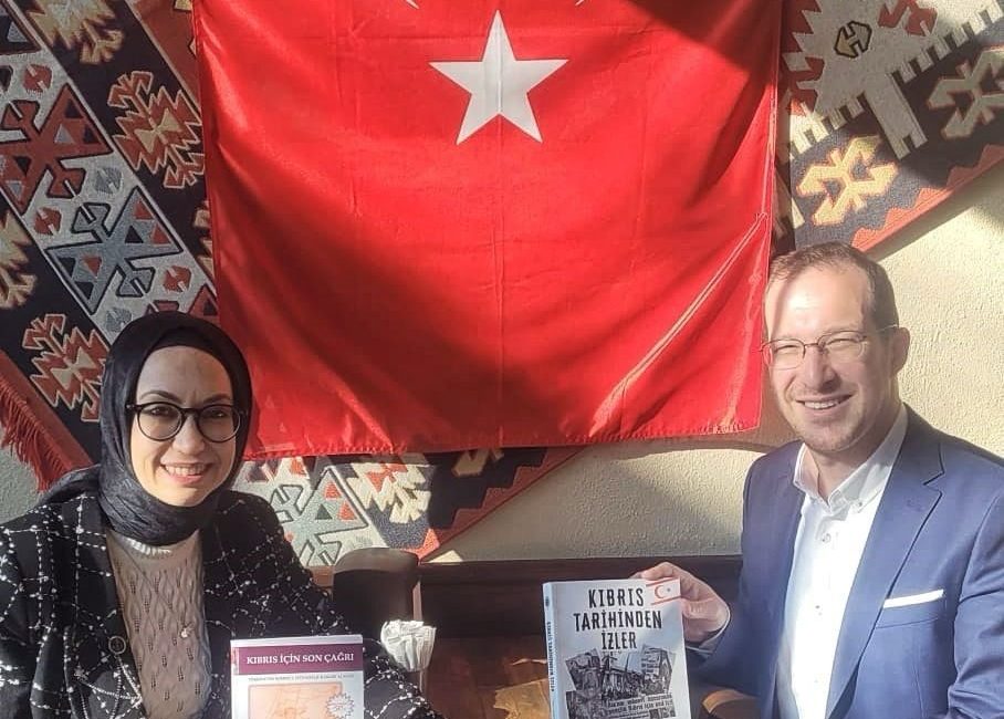 Kıbrıs Barış Harekâtı’nda bağımsızlık mücadelesinin anlatıldığı “Kıbrıs Tarihinden İzler” kitabı