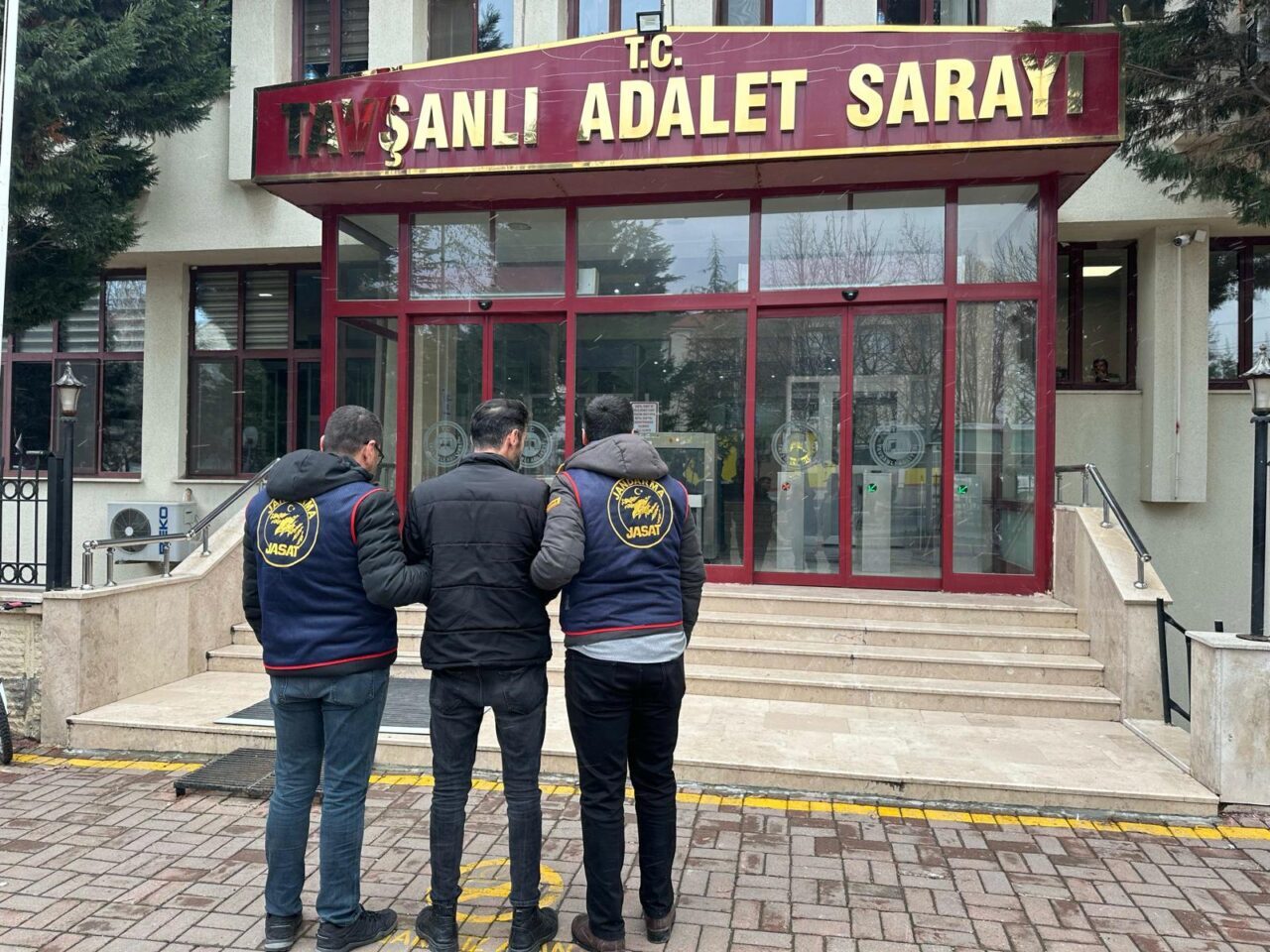 KÜTAHYA (AA) – Kütahya'da, hakkında 11 yıl 8 ay kesinleşmiş