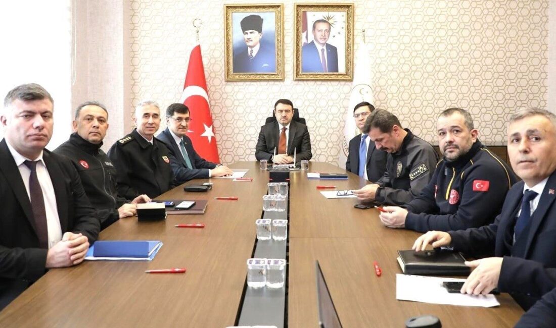 Kütahya’da Acil Çağrı Hizmetleri İl Koordinasyon Toplantısı, Vali Musa Işın