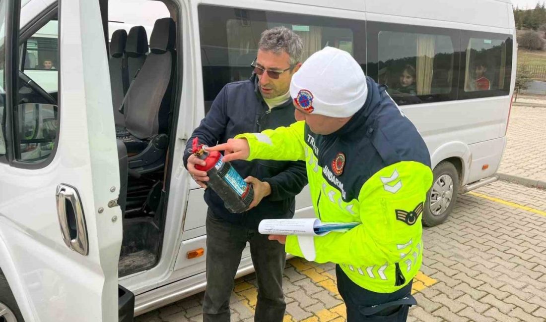 Kütahya İl Jandarma Komutanlığı, okul çağındaki çocukların güvenli yolculuk yapmasını