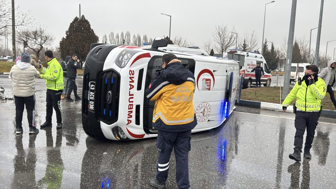 KÜTAHYA (AA) – Kütahya'da 14 Ocak'ta otomobilin ambulansa çarptığı ve