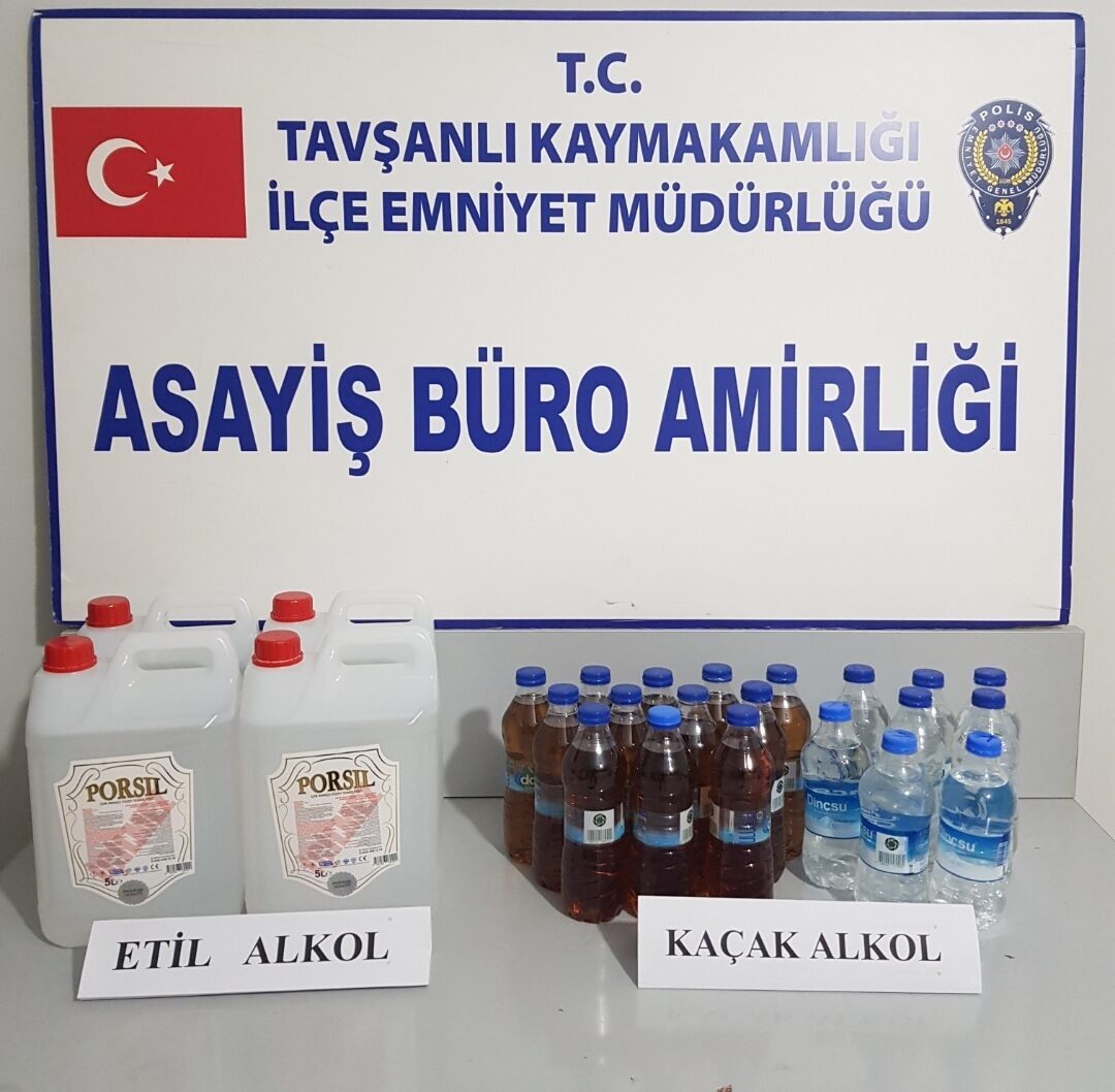 KÜTAHYA (AA) – Kütahya’nın Tavşanlı ilçesinde, sahte içki üretip, sattığı