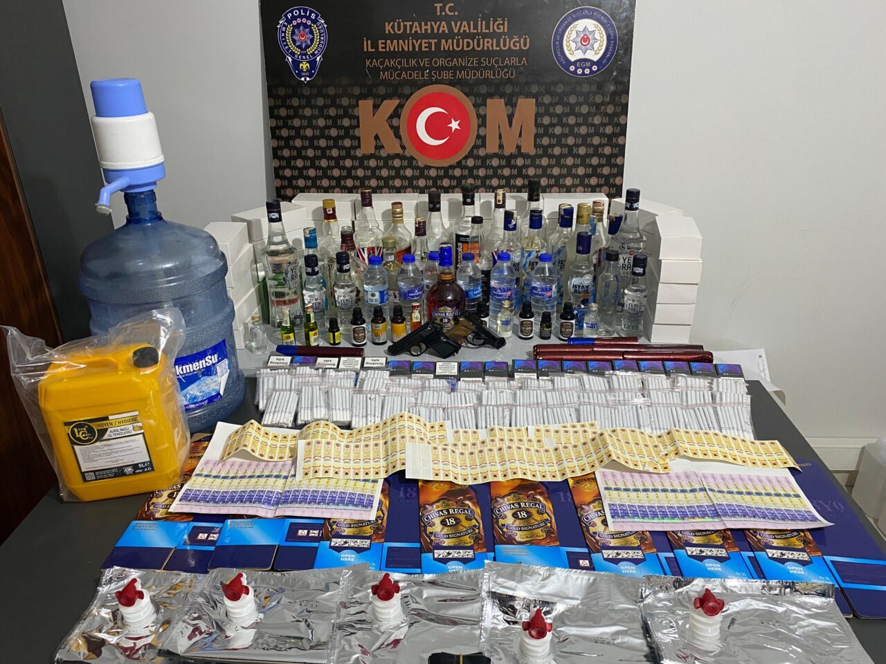 KÜTAHYA (AA) – Kütahya’nın Tavşanlı ilçesinde, sahte içki üretip sattığı