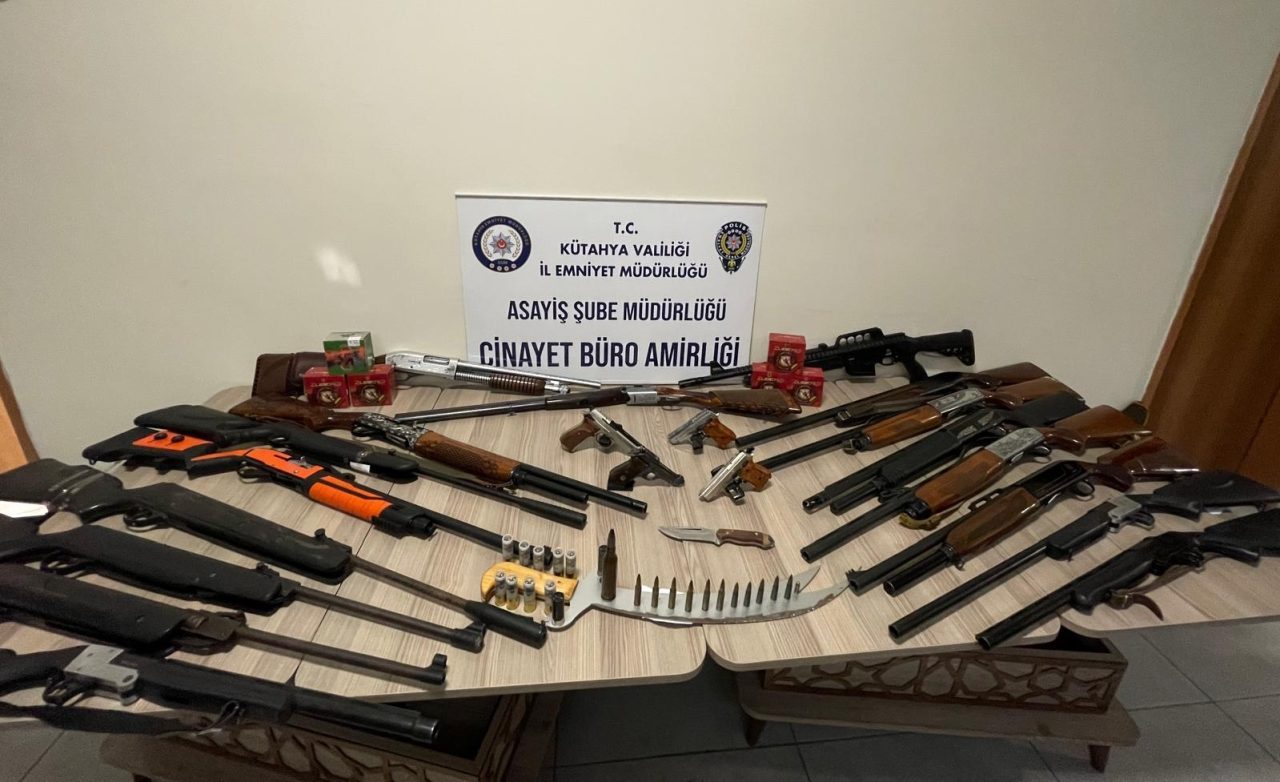 KÜTAHYA (AA) – Kütahya'da sosyal medya hesaplarından silah ve mühimmat