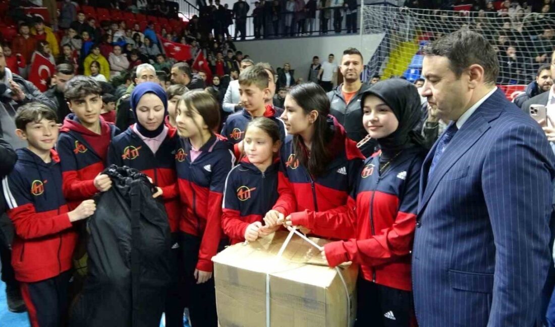 Kütahya Gençlik ve Spor İl Müdürlüğü tarafından düzenlenen spor malzemesi