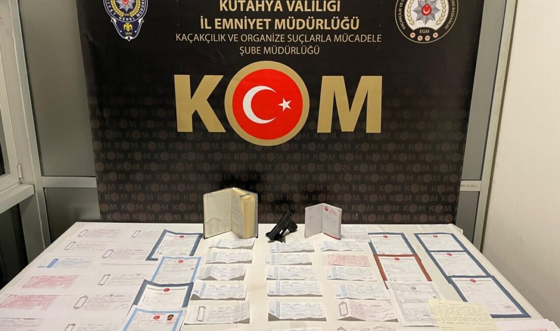 KÜTAHYA (AA) – Kütahya'da, tefecilik yaptıkları iddia edilen 4 şüpheli