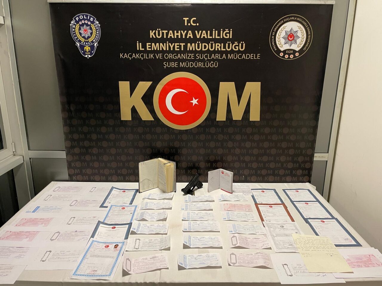 KÜTAHYA (AA) – Kütahya'da, tefecilik yaptıkları iddia edilen 4 şüpheli
