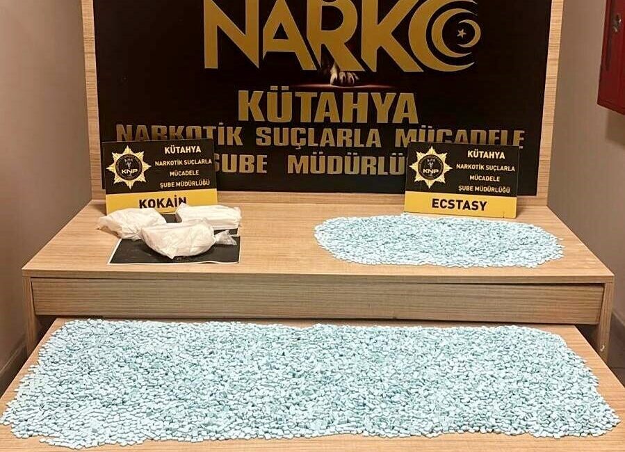 KÜTAHYA (AA) – Kütahya'da düzenlenen operasyonda 20 bin uyuşturucu hap