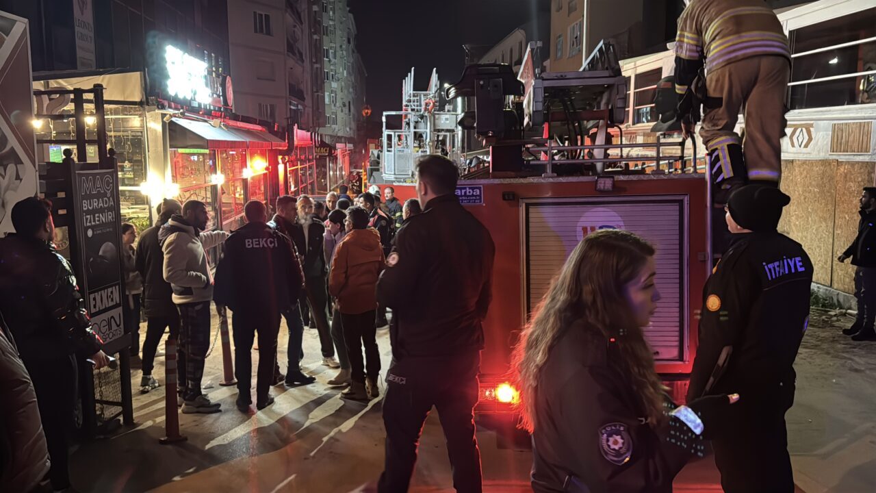 KÜTAHYA (AA) – Kütahya'da, bir binanın yangın çıkan 7. katından