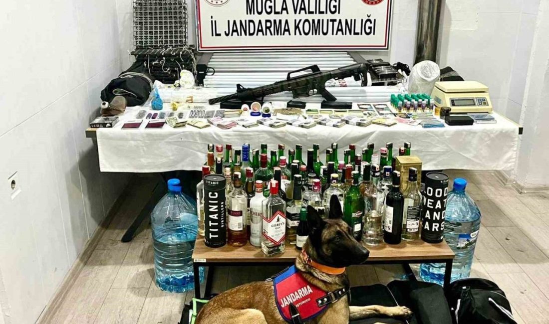 Muğla’nın Marmaris ilçesinde uyuşturucu ticareti yaptığı tespit edilen üç kişi