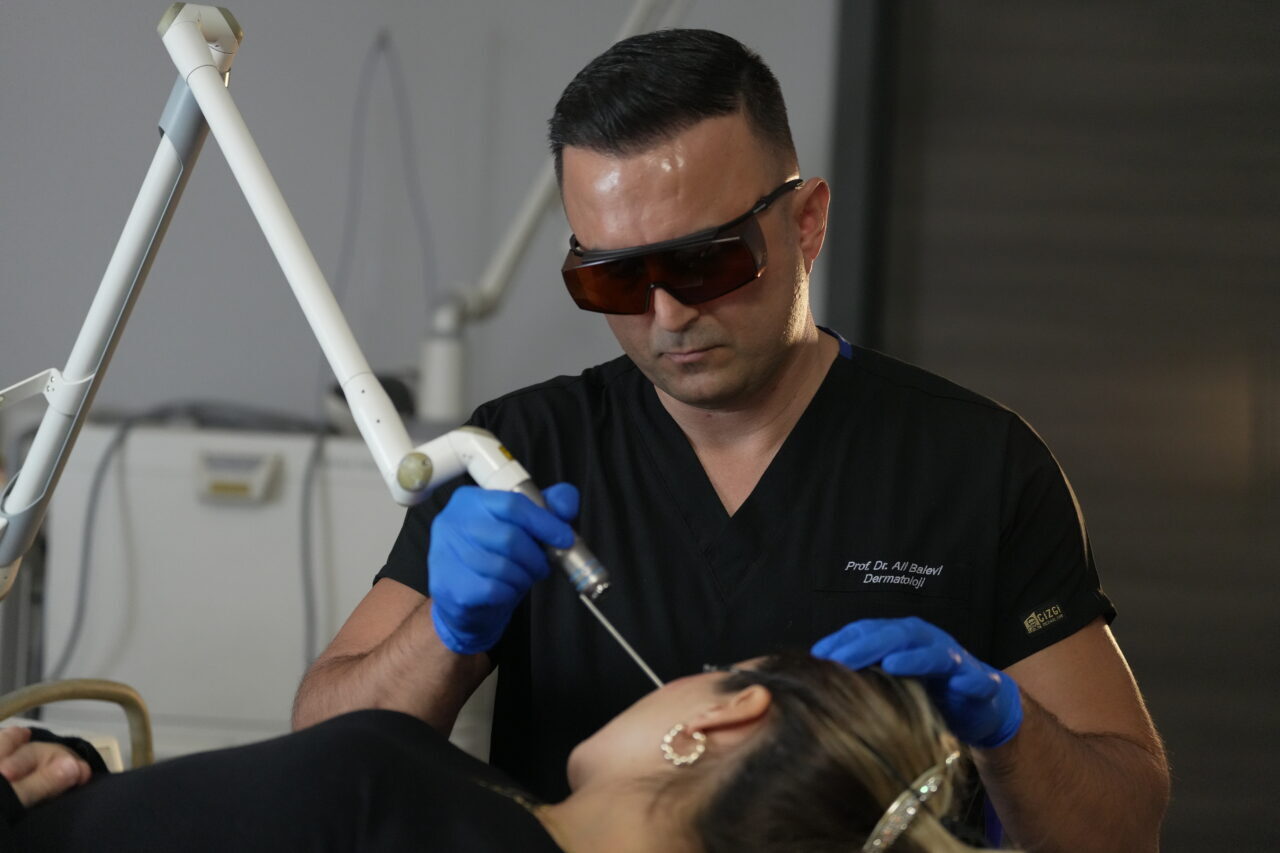 - Medipol Mega Üniversite Hastanesi Dermatoloji Uzmanı Prof. Dr. Ali