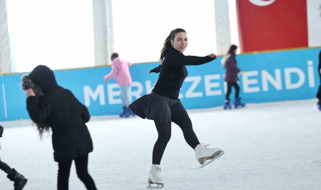 Merkezefendi Belediyesi tarafından Merkezefendi Kültür Merkezi’nin açık otoparkına kurulan Buz