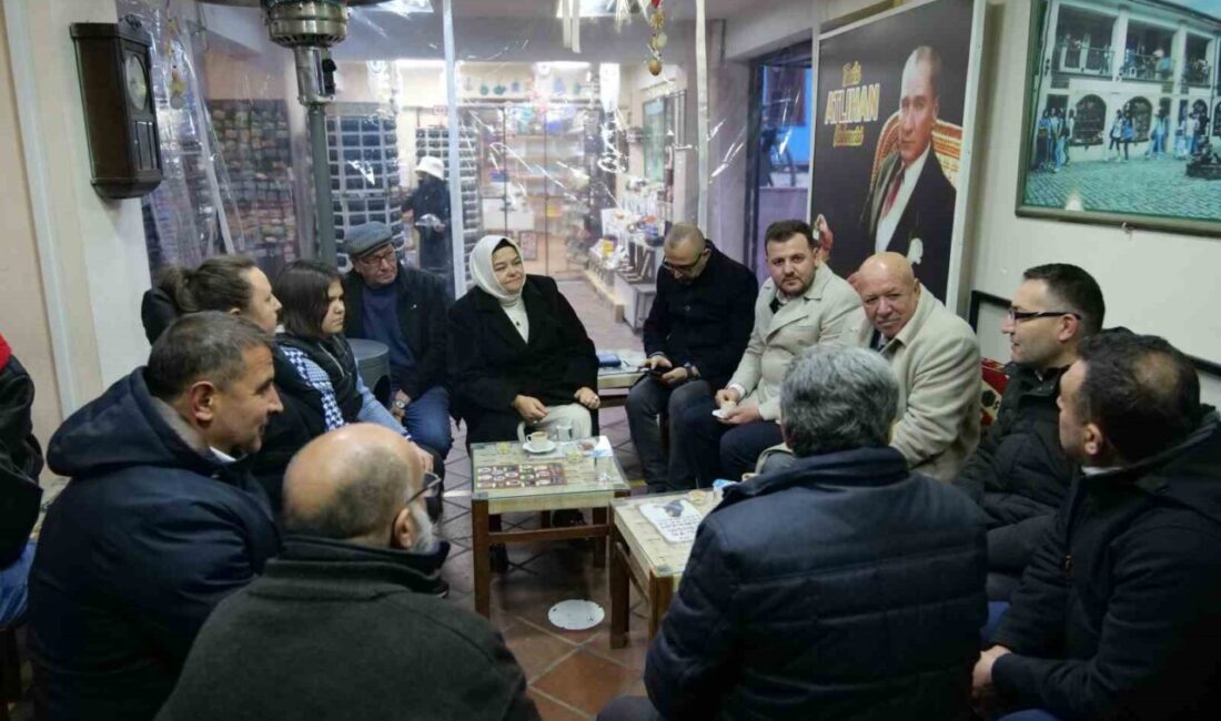 AK Parti Eskişehir Milletvekili Ayşen Gürcan, tarihi Atlıhan Çarşısı’nda esnafı