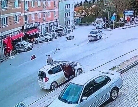 Eskişehir’de motosikletli kuryeye çarpan ve iddiaya göre ehliyetsiz olduğu belirtilen