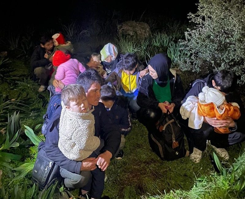 MUĞLA (AA) – Muğla'nın Milas ilçesinde 16 düzensiz göçmen yakalandı.