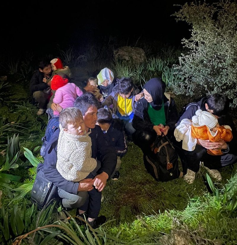 MUĞLA (AA) – Muğla'nın Milas ilçesinde 16 düzensiz göçmen yakalandı.