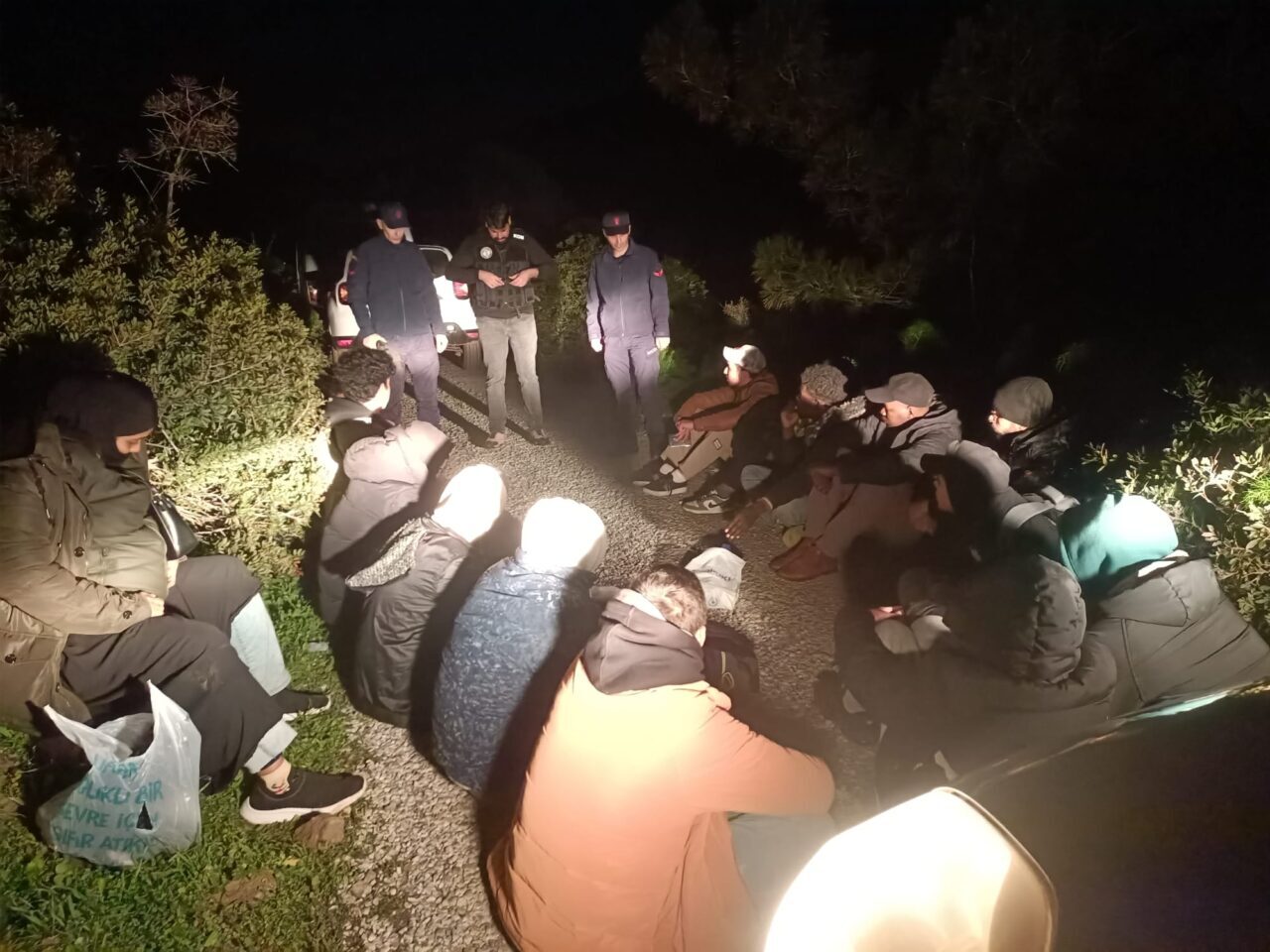 MUĞLA (AA) – Muğla'nın Bodrum ilçesinde 17 düzensiz göçmen yakalandı.