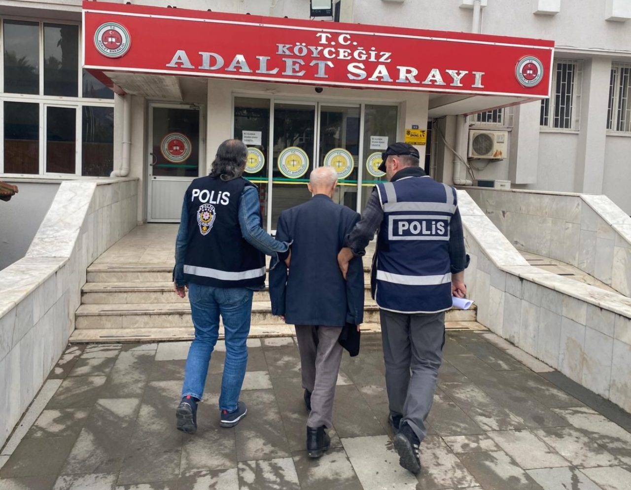 MUĞLA (AA) – Muğla'nın Köyceğiz ile Fethiye ilçesinde haklarında kesinleşmiş