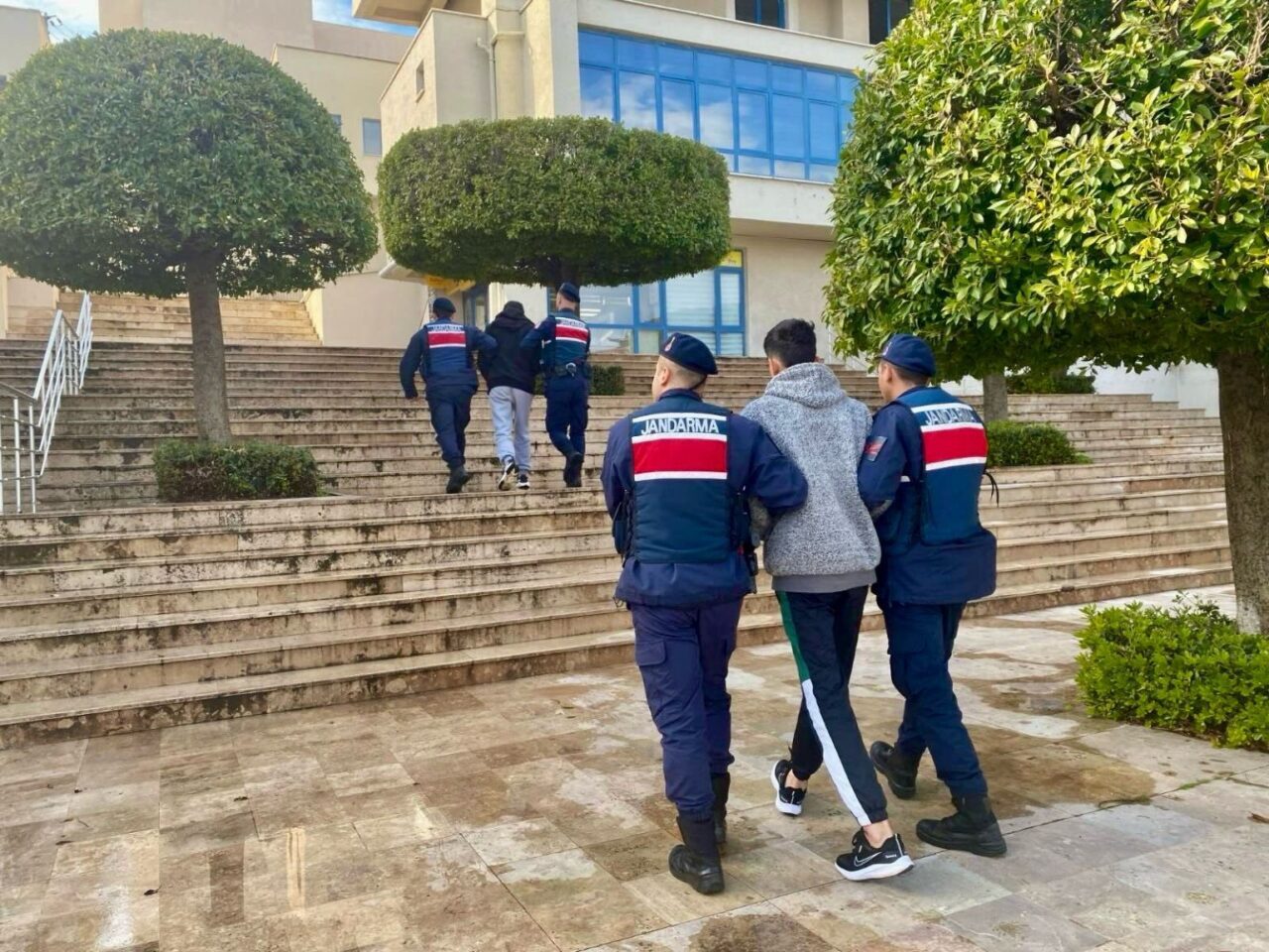 MUĞLA (AA) – Muğla'nın Marmaris ilçesinde düzenlenen operasyonda gözaltına alınan
