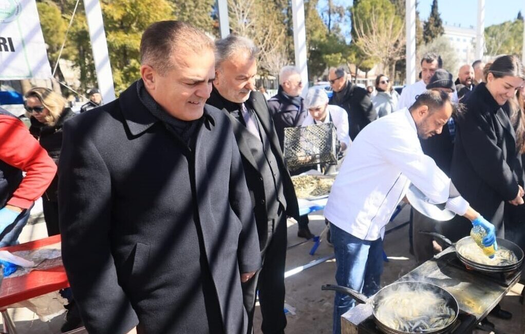 MUĞLA (AA) – Muğla'da düzenlenen 7. Hamsi Şöleni'nde 5 ton