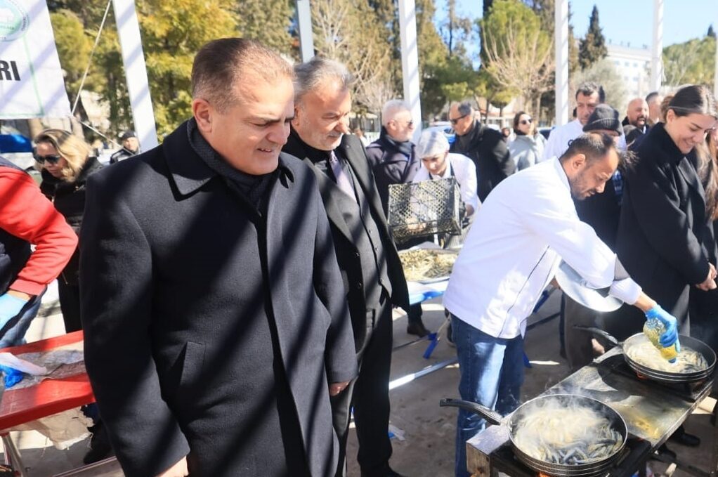 MUĞLA (AA) – Muğla'da düzenlenen 7. Hamsi Şöleni'nde 5 ton