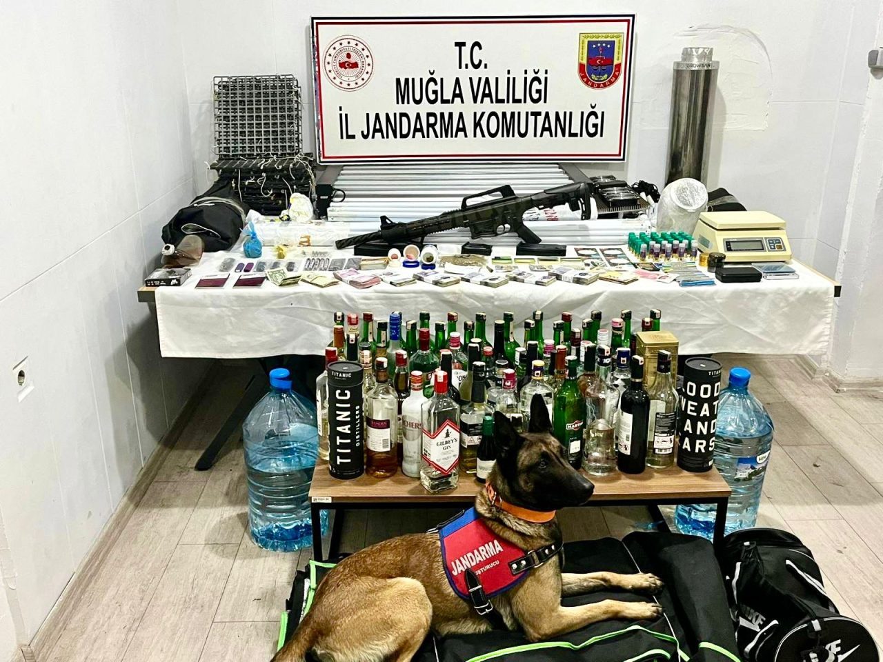 MUĞLA (AA) – Muğla'nın Marmaris ilçesinde jandarma ekiplerinin düzenlediği uyuşturucu