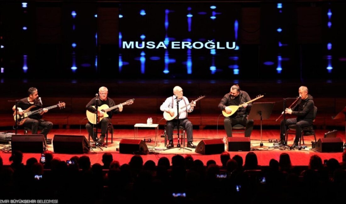 İZMİR (AA) – Türk halk müziği sanatçısı Musa Eroğlu, İzmir'de