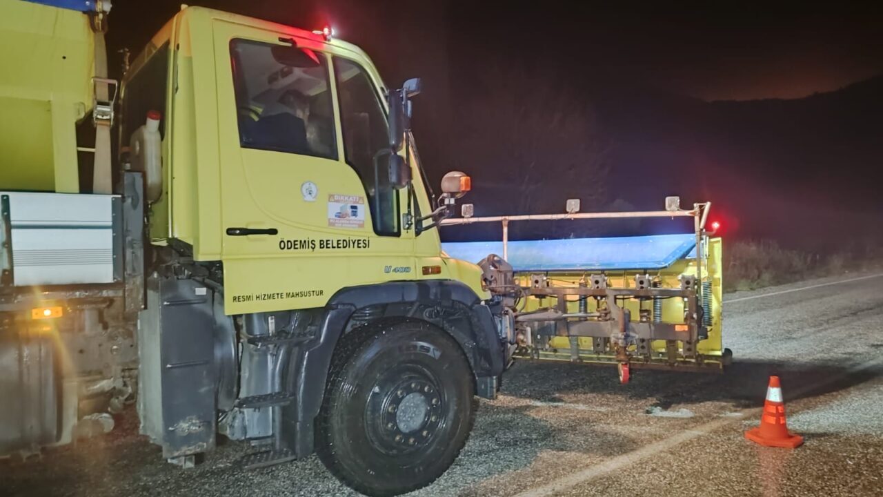 İZMİR (AA) – İzmir'in Ödemiş ilçesinin yüksek kesimlerinde kar yağışı