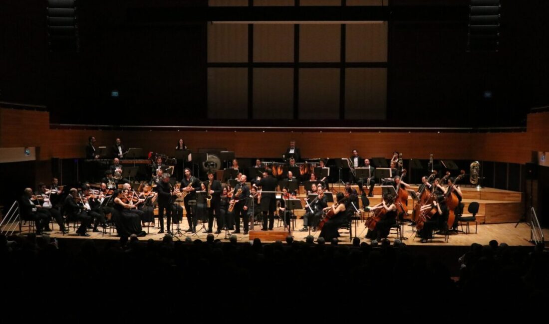İZMİR (AA) – Olten Filarmoni Orkestrası, dünyaca ünlü İtalyan şef