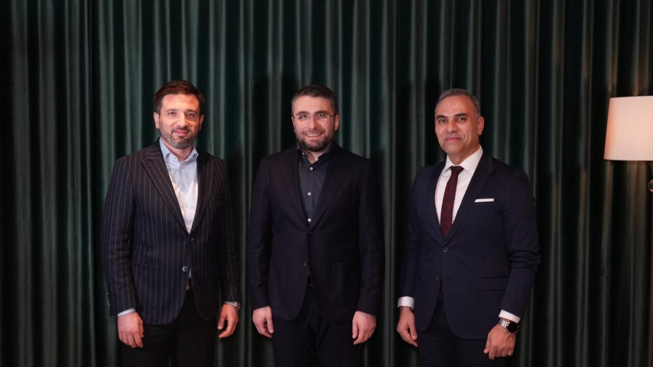 - Pasifik Holding Yönetim Kurulu Başkanı Fatih Erdoğan:
- "Küresel bir