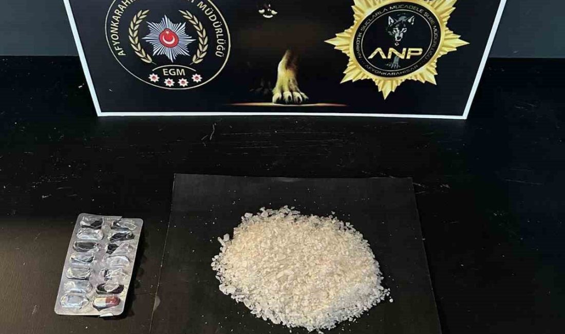 Afyonkarahisar’da polis tarafından düzenlenen operasyonda uyuşturucu maddeler ile yakalanan şahıs