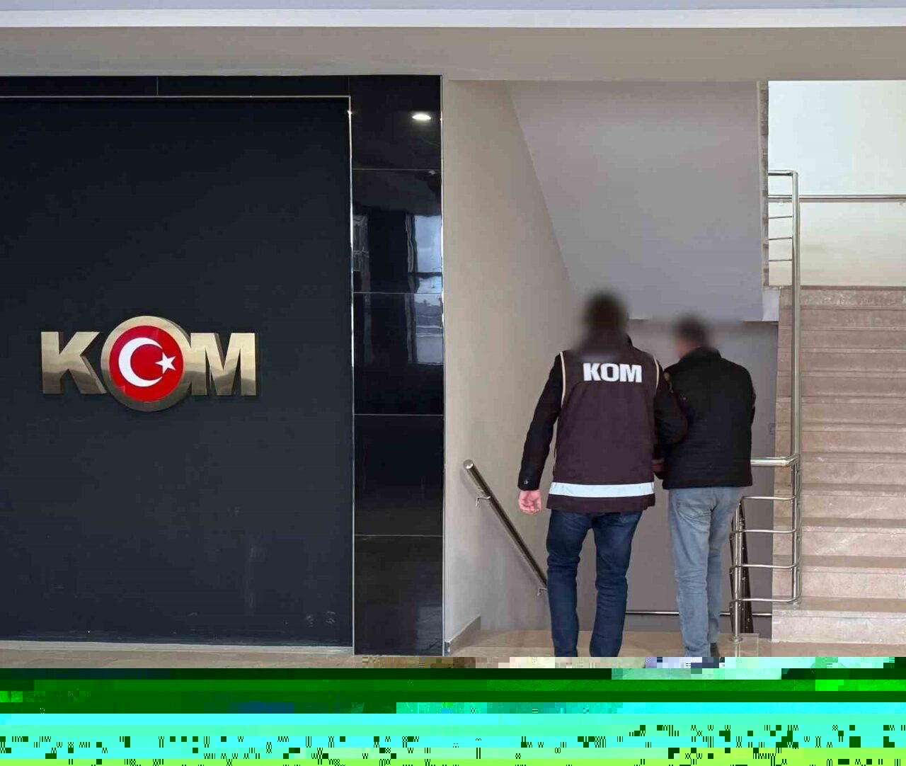 Afyonkarahisar’da polis tarafından düzenlenen operasyonda ruhsatsız tabanca ve tüfekle yakalanan