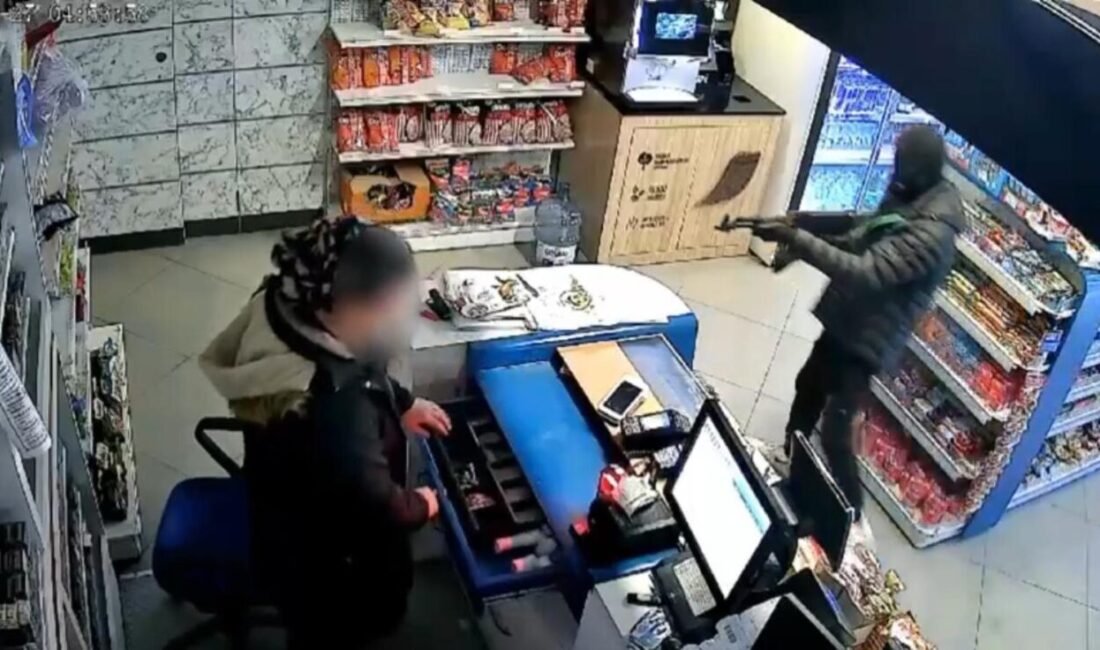 Afyonkarahisar’da sahte kalaşnikof ile akaryakıt istasyonundaki marketi soyan şahıs olaydan