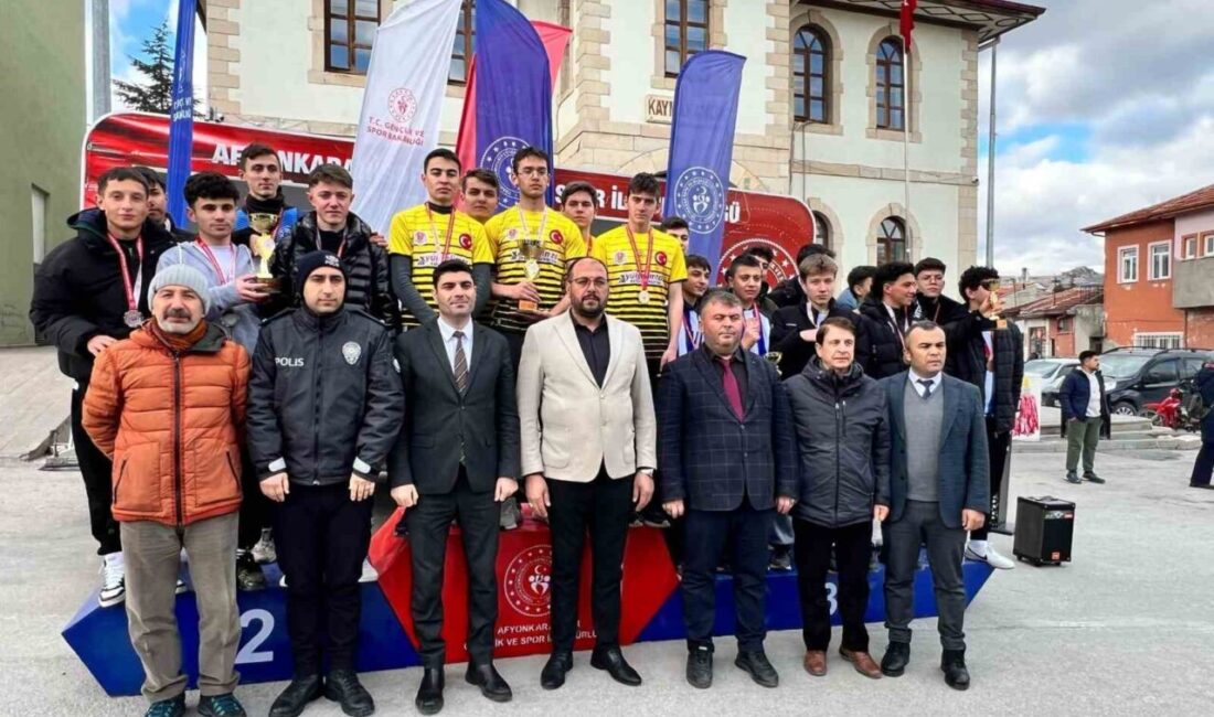 Afyonkarahisar’da öğrenciler arasında düzenlenen oryantiring müsabakasına katılan Sandıklı Anadolu İmam