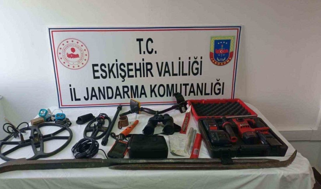 Eskişehir’de kaçak kazı yapan 4 şüpheli jandarma ekipleri tarafından suçüstü