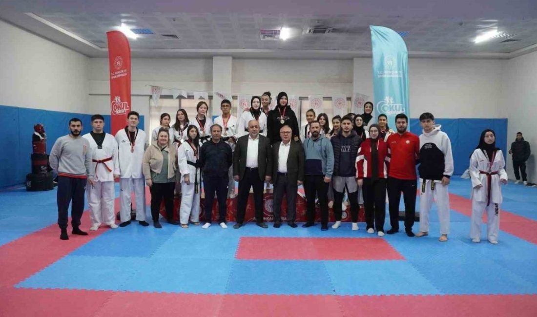 Afyonkarahisar’da düzenlenen Okul Sporları Genç Kızlar ve Erkekler Taekwondo Müsabakaları,