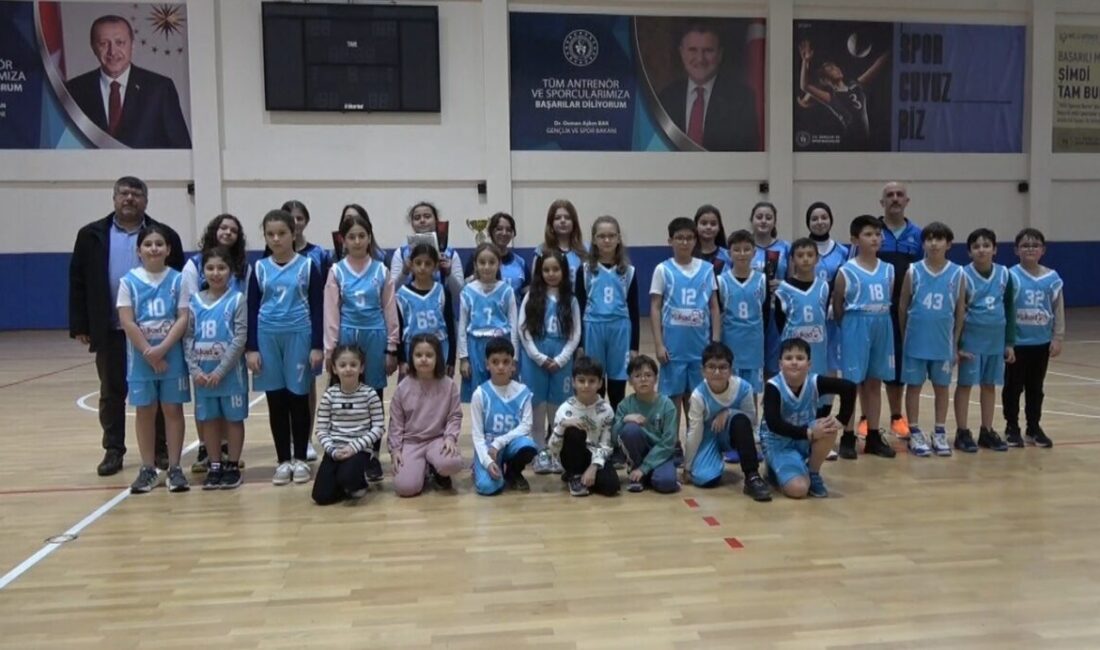 Kütahya’nın Tavşanlı ilçesinden Tavşanlı Çınar Spor Kulübü U18 Kız Basketbol