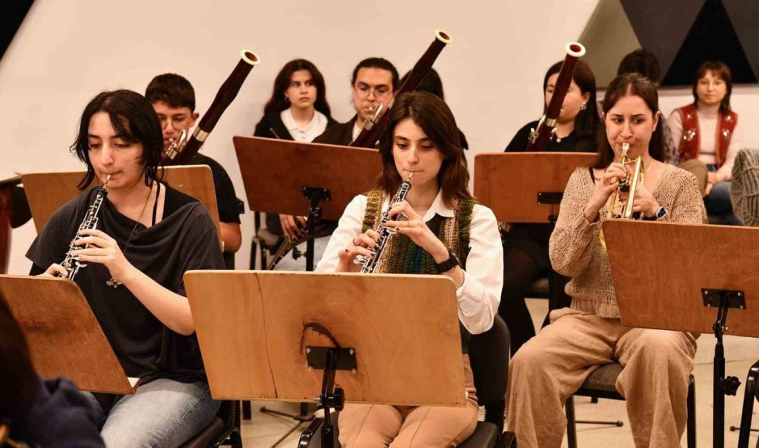 Tepebaşı Belediyesi İki Elin Sesi Var Çocuk ve Gençlik Senfoni