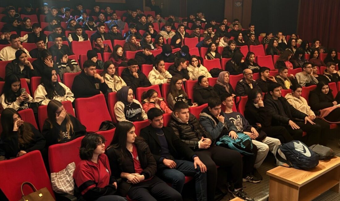 İZMİR (AA) – İzmir Devlet Opera ve Balesi sanatçıları, Tire'de