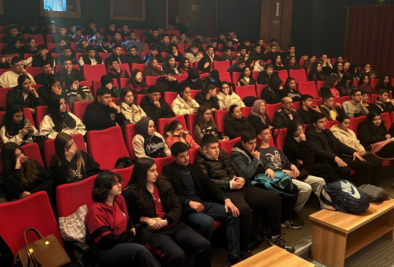 İZMİR (AA) – İzmir Devlet Opera ve Balesi sanatçıları, Tire'de