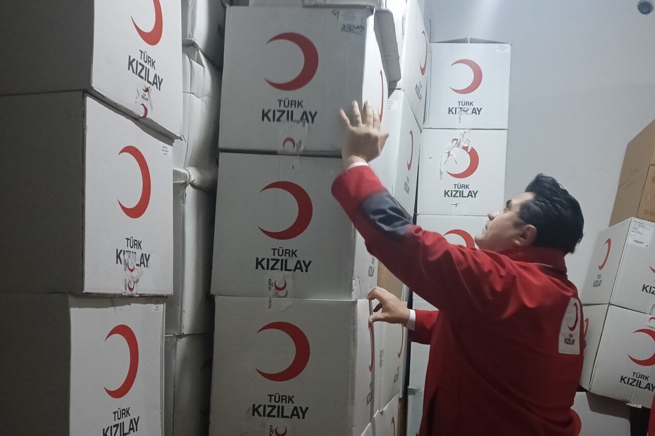 İZMİR (AA) – Türk Kızılay Karabağlar Şube Başkanı Fahrettin Yörek,