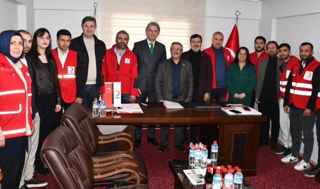 İZMİR (AA) – Türk Kızılay Kemalpaşa Şubesi'nde mevcut başkan Çetin