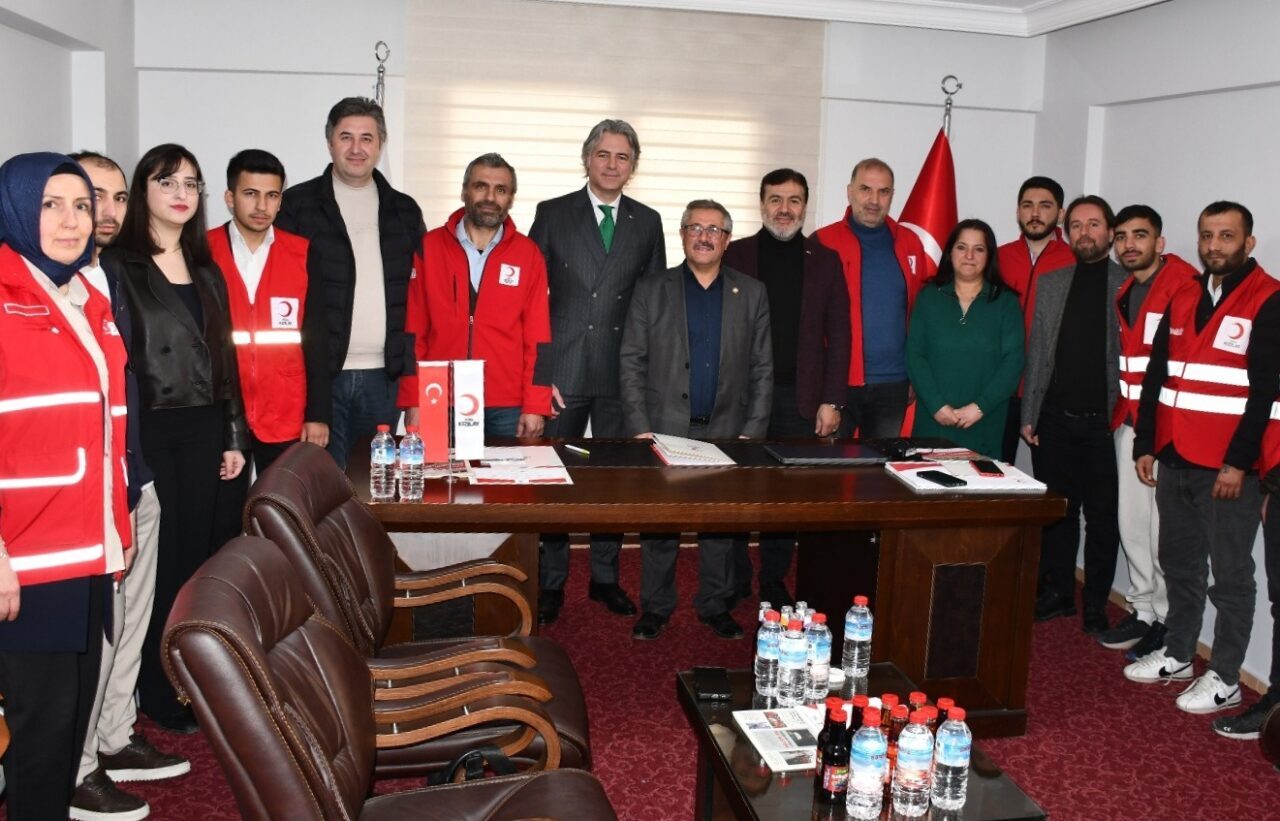 İZMİR (AA) – Türk Kızılay Kemalpaşa Şubesi'nde mevcut başkan Çetin