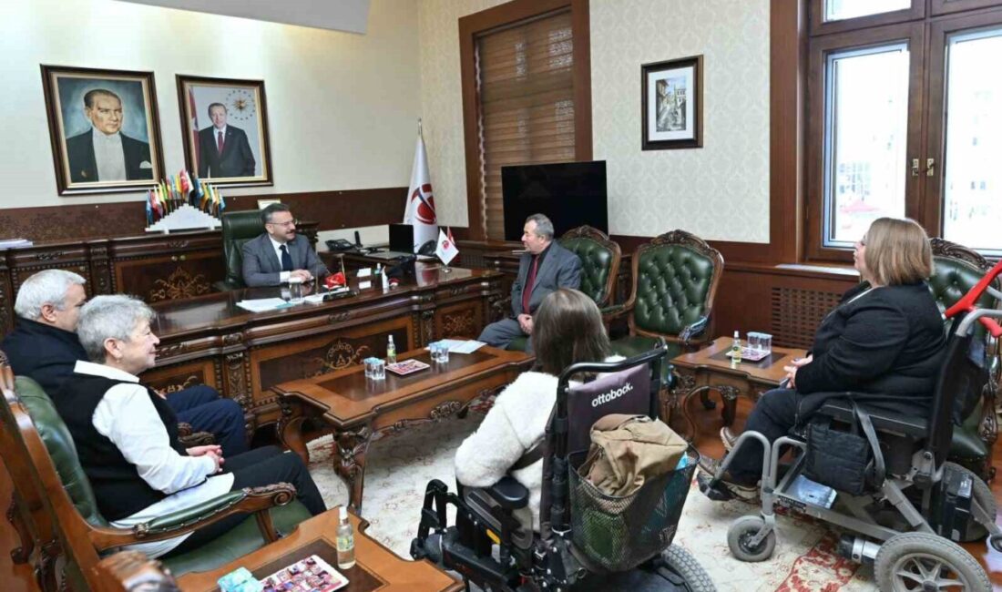 Türkiye Sakatlar Derneği Eskişehir Şube Başkanı Cafer Eşen ve Yönetim