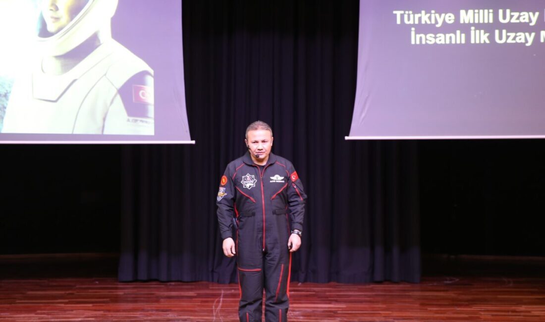 DENİZLİ (AA) – Türkiye'nin ilk astronotu Alper Gezeravcı, Denizli'de düzenlenen