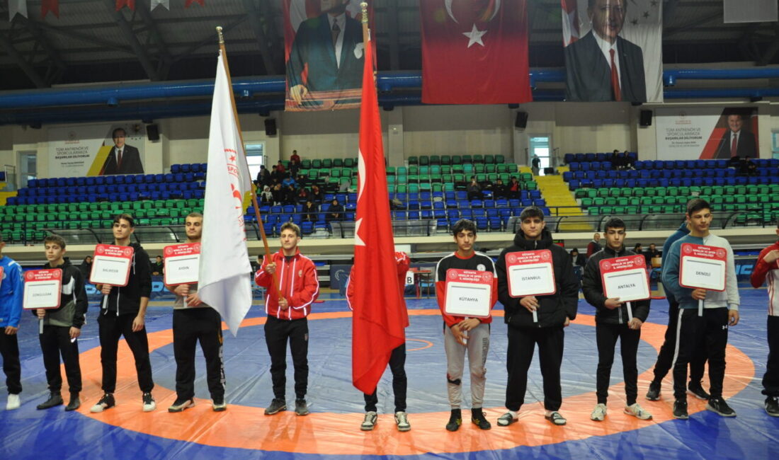 KÜTAHYA (AA) – Türkiye Güreş Federasyonu tarafından düzenlenen U17 Türkiye