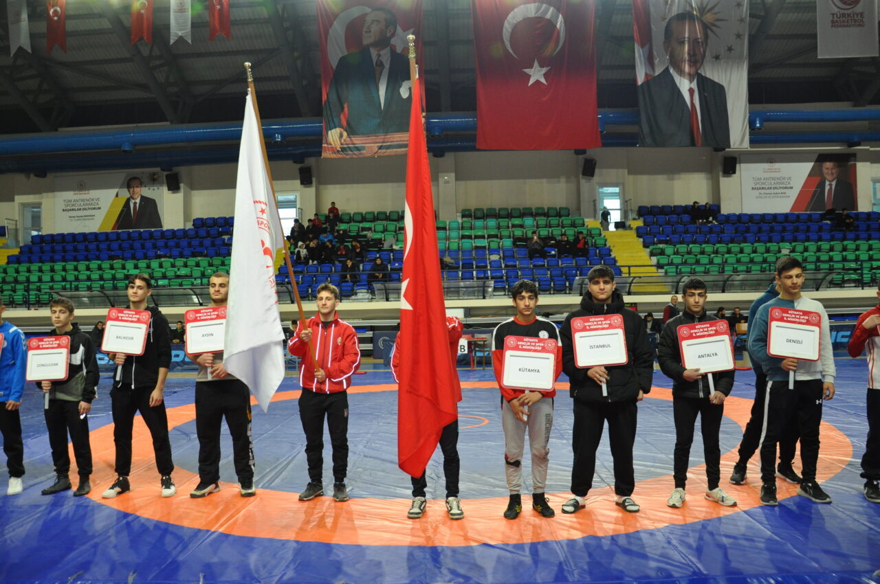 KÜTAHYA (AA) – Türkiye Güreş Federasyonu tarafından düzenlenen U17 Türkiye